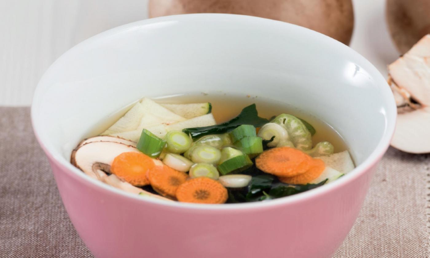 Japanese Miso Soup with Zucchini and Carrots (en)